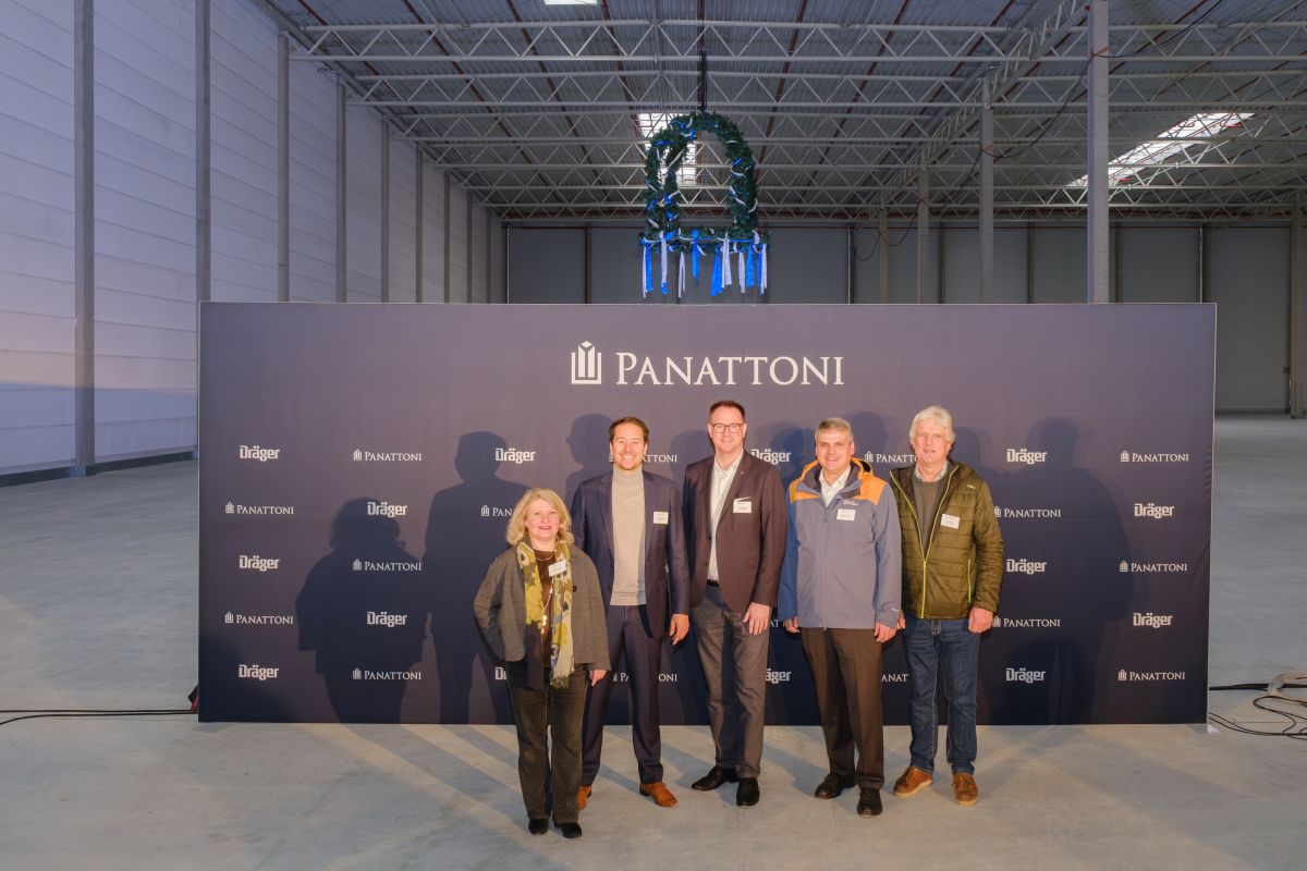 Panattoni, Panattoni Park Lübeck Süd, Projektentwicklung, Richtfest, Von links nach rechts: Johanna Hagen, Lübecker Bausenatorin; Fabio Kirchgeßner, Managing Director, Panattoni Germany Properties GmbH; Jan Lindenau, Bürgermeister Hansestadt Lübeck; Stephan Schick, Geschäftsführer, Dräger Interservices GmbH und Dirk Gerdes, Geschäftsführer KWL GmbH. Quelle: Panattoni. 